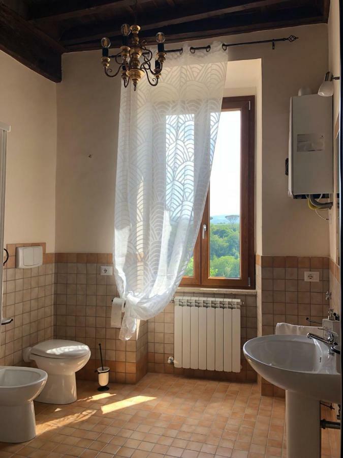 Casa Vacanze La Torretta Sutri Eksteriør bilde